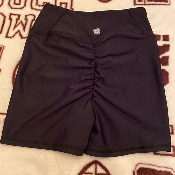 Sommer Ray Scrunch Butt Bike Shorts 🩳 - Picture 2 of 4